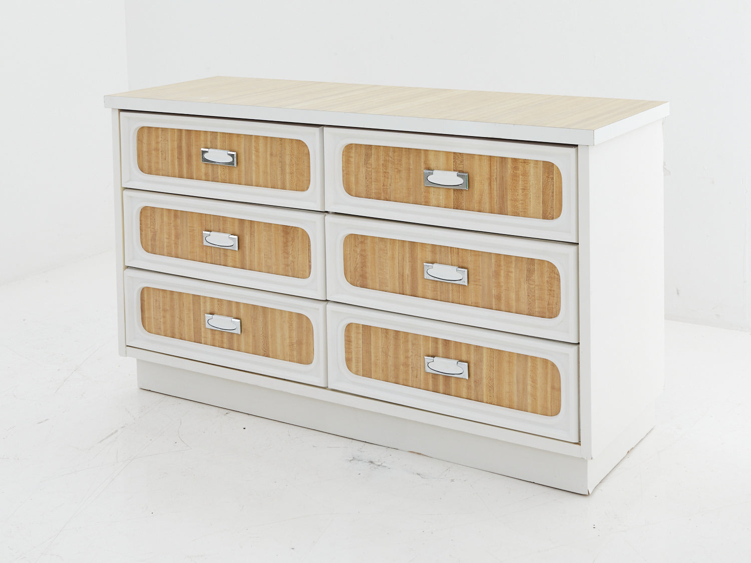 6-drawer faux wood formica dresser